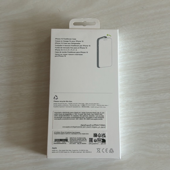 iPhone 15 FineWoven Case with MagSafe - Evergreen - Picture 8 of 10